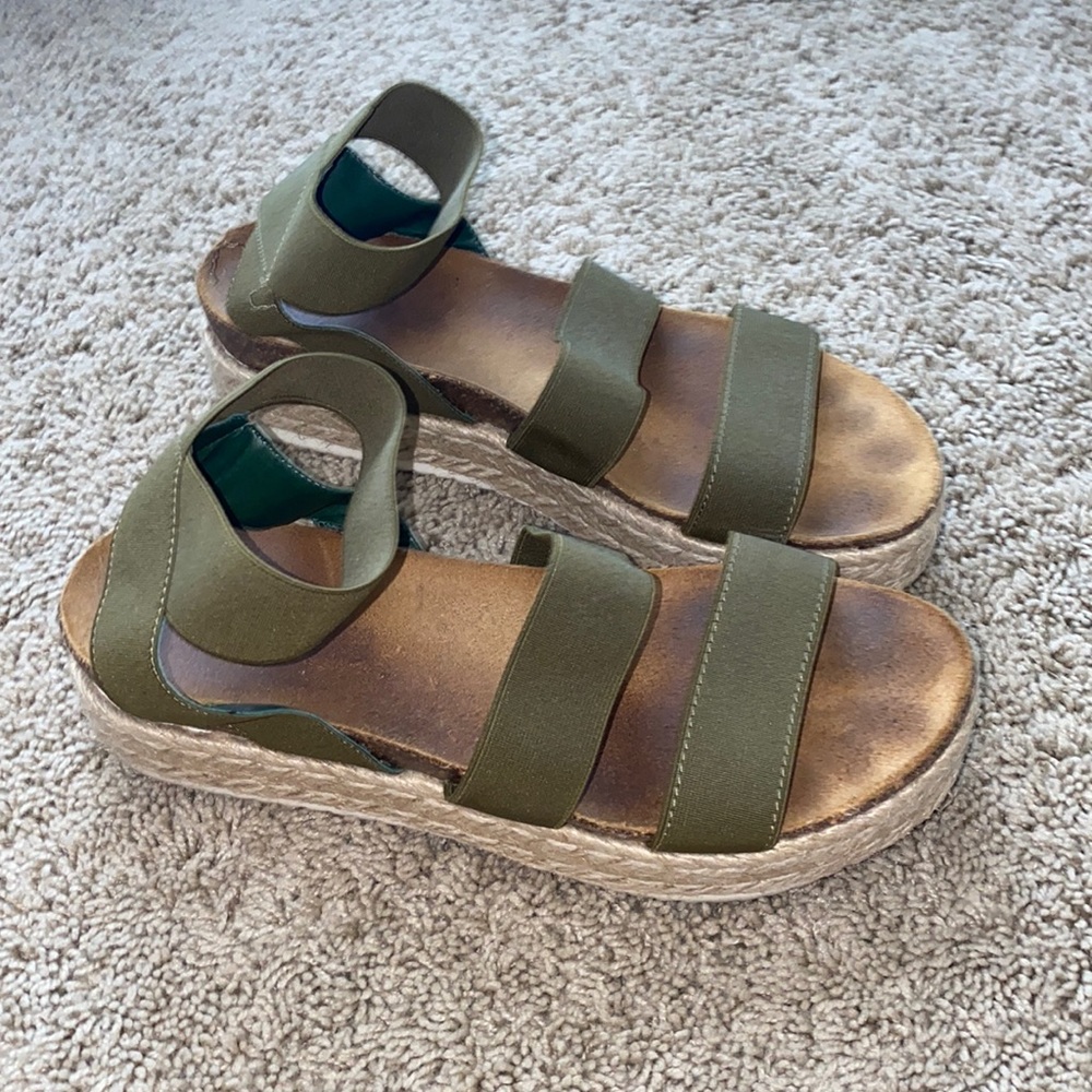 Steve Madden platform sandals